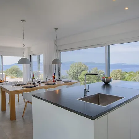 Pinea - Newly Built Modern Few Minutes From The -