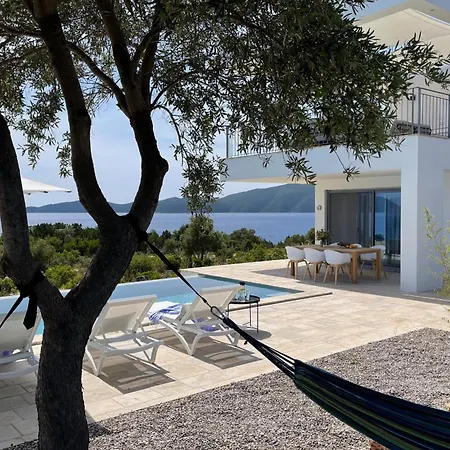 Pinea - Newly Built Modern Few Minutes From The - Villa