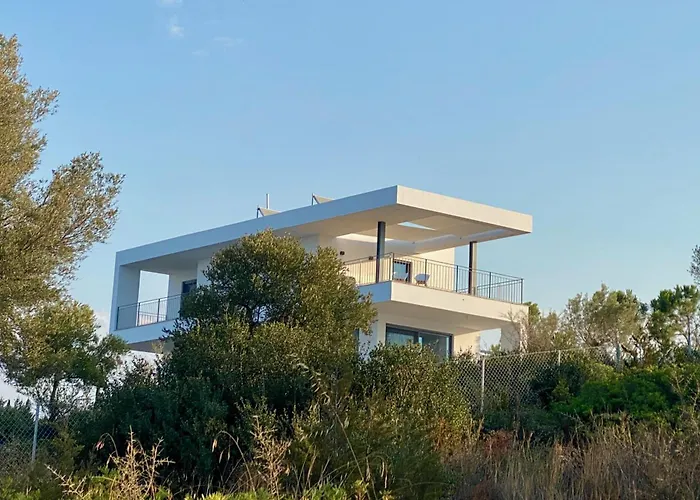 Pinea - Newly Built Modern Few Minutes From The -
