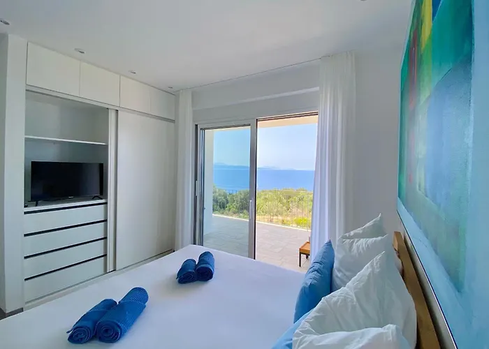 Pinea - Newly Built Modern Few Minutes From The -